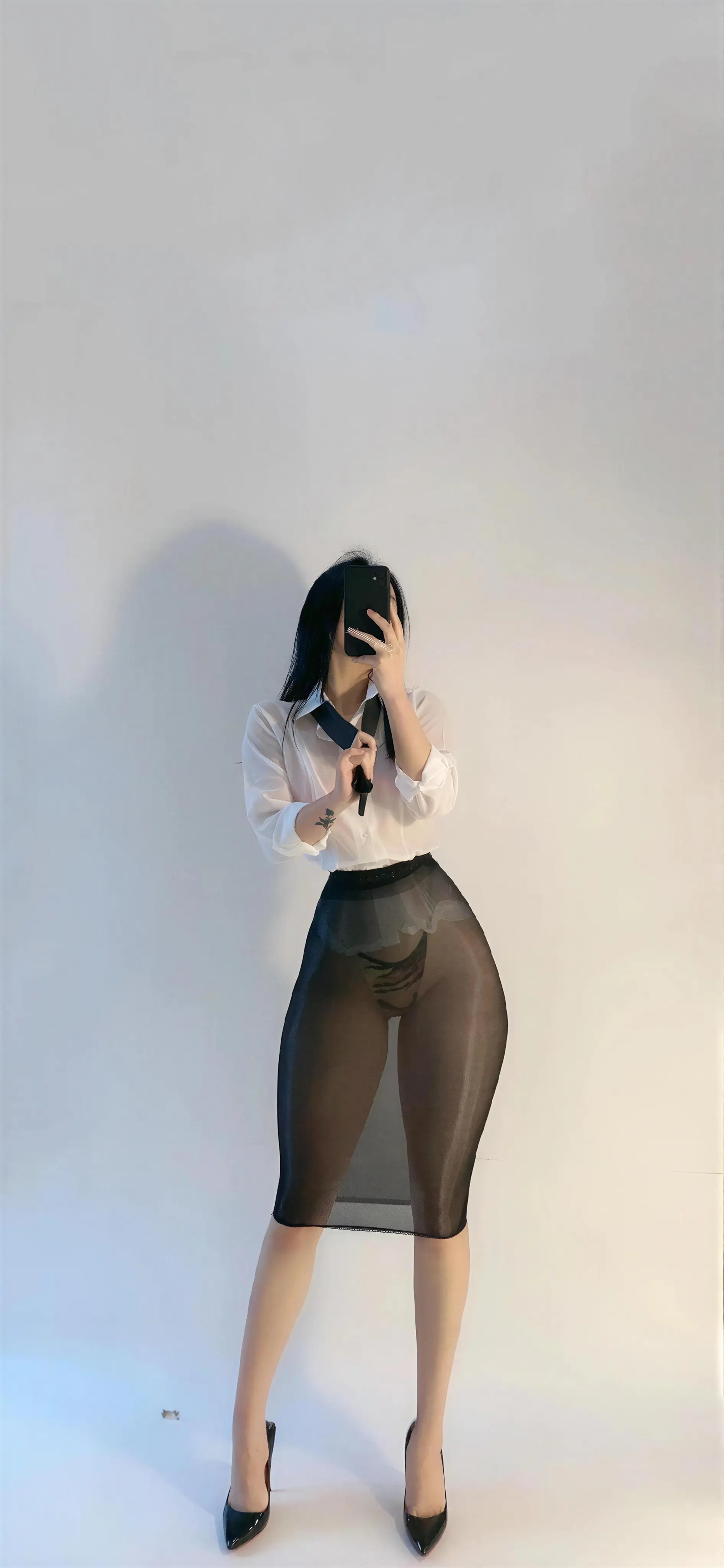 俏妞qiaoniuTT – 黑丝旗袍＋白衬衫 35P